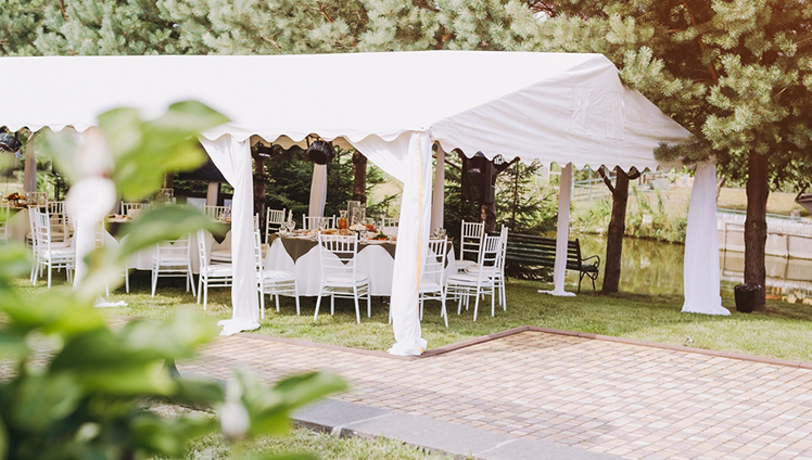 A picture of an outdoor tent set up.