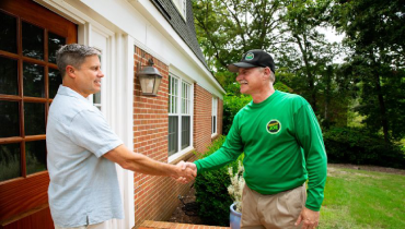 Mosquito Joe professional shaking hands with home owner before inspection