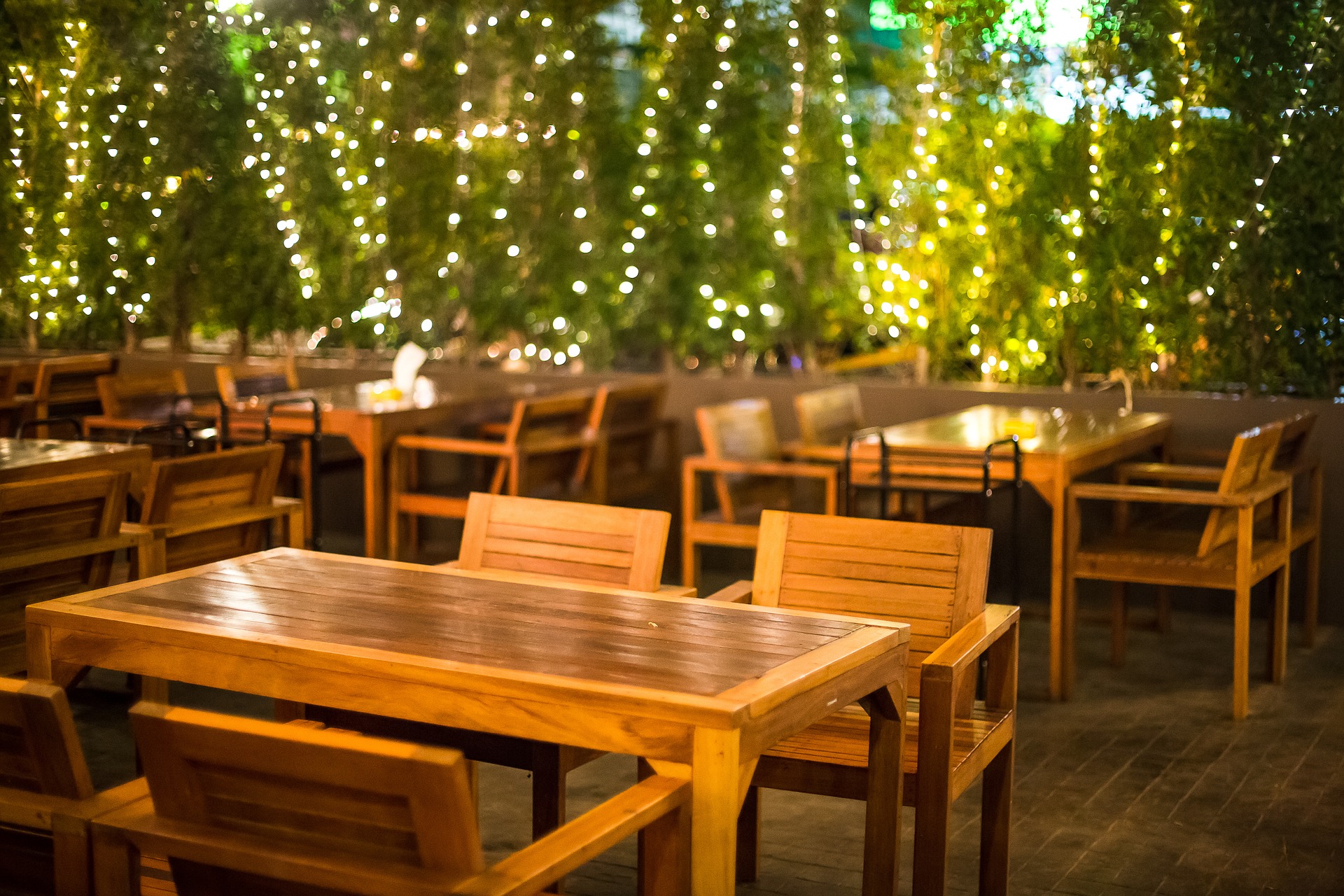 Mosquito Joe of Gold Coast CT offers outdoor pest control services for businesses such as restaurants with outdoor areas. This allows customers to enjoy their meal without becoming the meal!